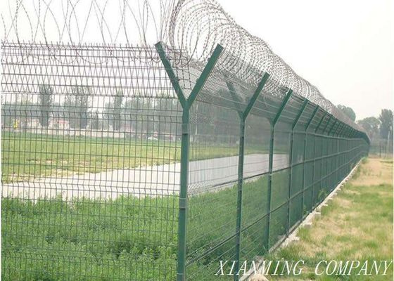 China Powder Coated Farm Mesh Fencing Security For Agriculture Planting supplier