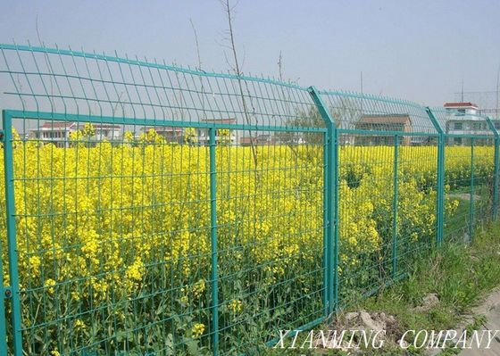 China PVC Coated Steel Farm Mesh Fencing For Feeding Factory Eco Friendly supplier