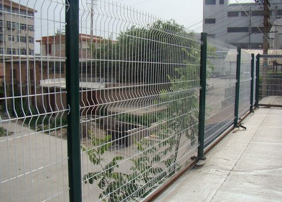 China White Color Triangle Bending Wire Mesh For Garden Fence and Courtyard supplier