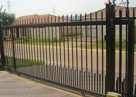 China Horizontal Steel Automatic Driveway Gates Remote Control For Industrial Park supplier